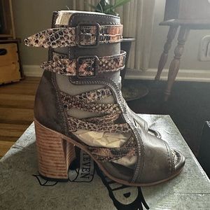 Freebird Tiara sz 8 BRAND NEW IN BOX